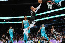 开云体育直播-黄蜂负活塞，争夺东部前八激烈的简单介绍