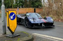 开云体育平台APP-包含红牛车队横扫阿斯顿马丁，皮亚斯特里惊艳四座的词条