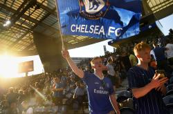 开云体育直播-包含一场足球赛场风云变幻，球迷狂热呐喊的词条