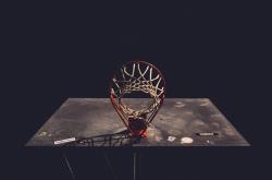 开云体育官网-火箭对阵上海队，爱德华兹持续制造杀伤，诠释现代篮球的进攻哲学