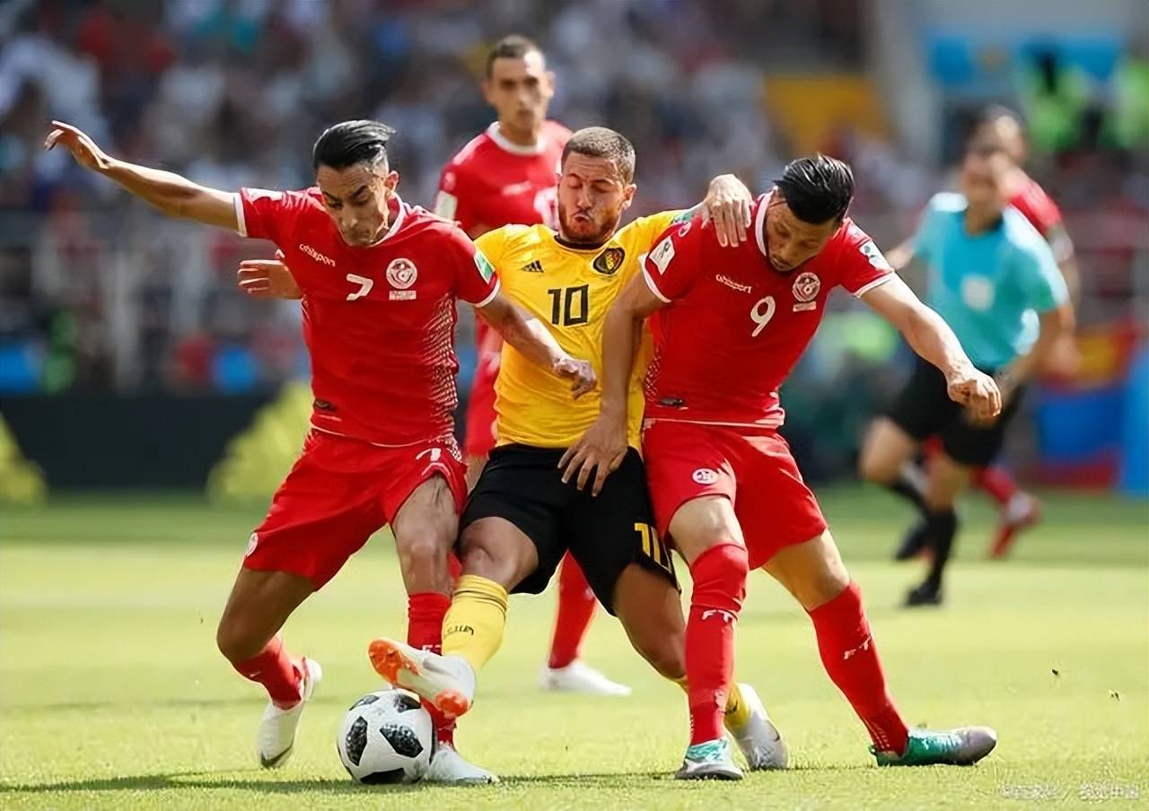 华斯卡凭借团队合作，在主场击败对手