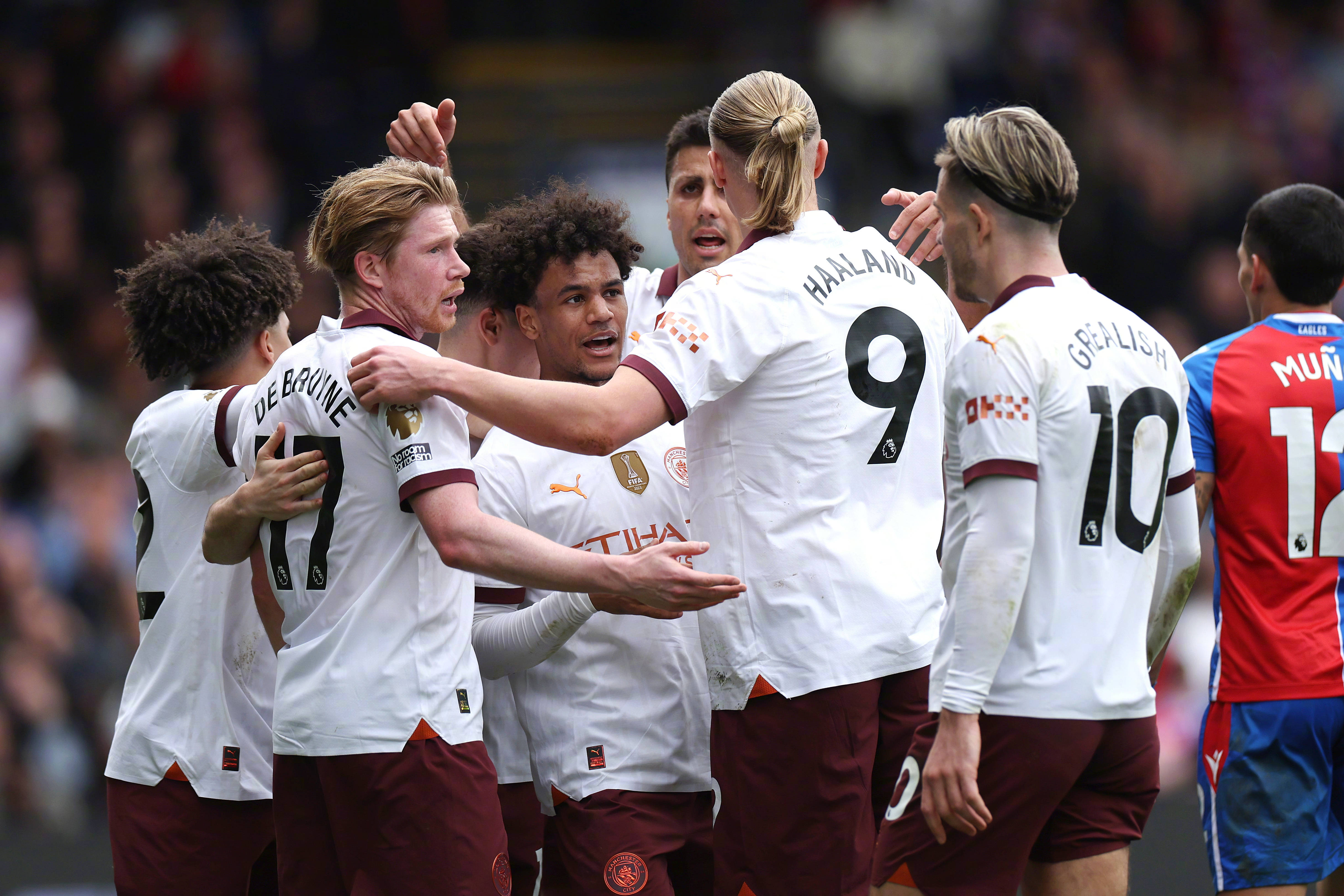 曼城再度蝉联冠军,赢得球迷赞誉的简单介绍 曼城再度蝉联冠军,赢得球迷赞誉的简单介绍