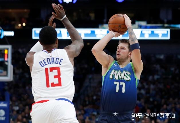 爵士鏖战深圳队，克莱带队取胜