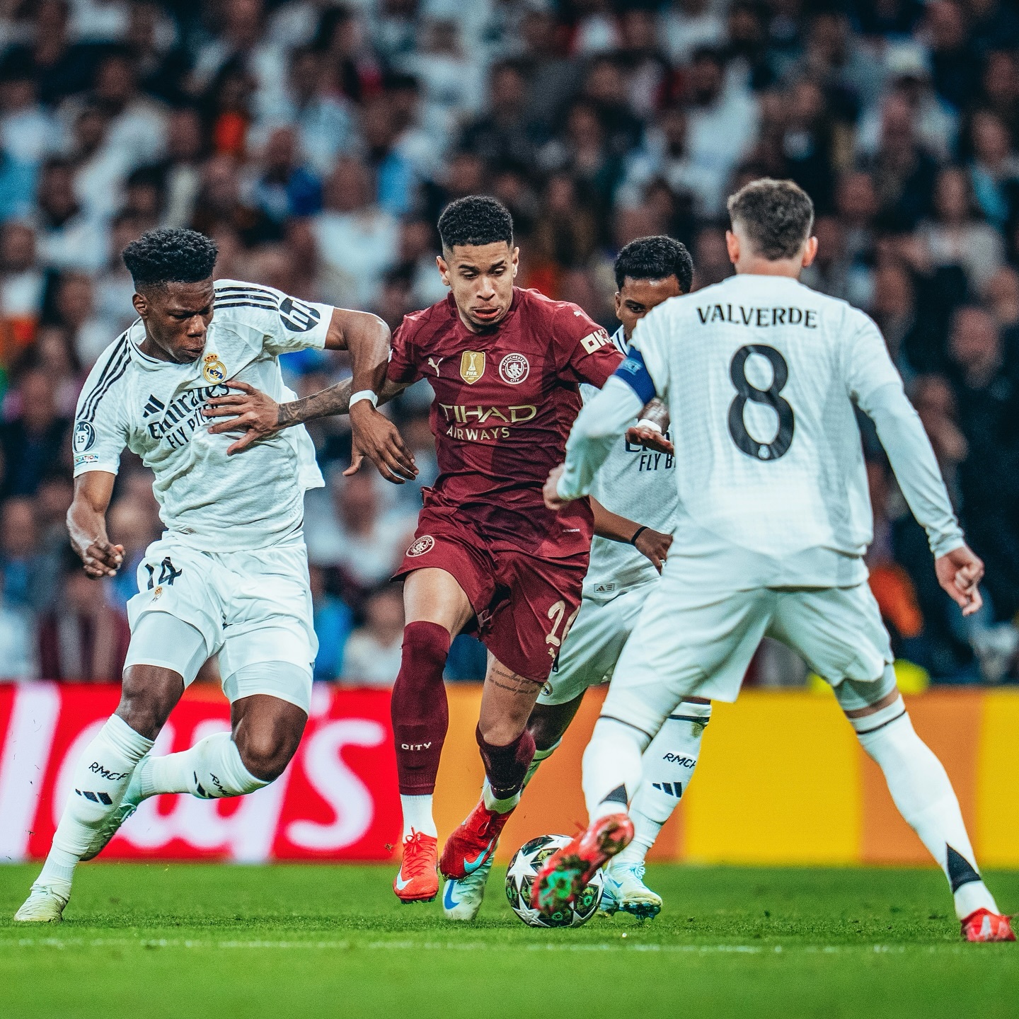 包含曼城豪取胜仗，逆袭反超，稳坐榜首！的词条