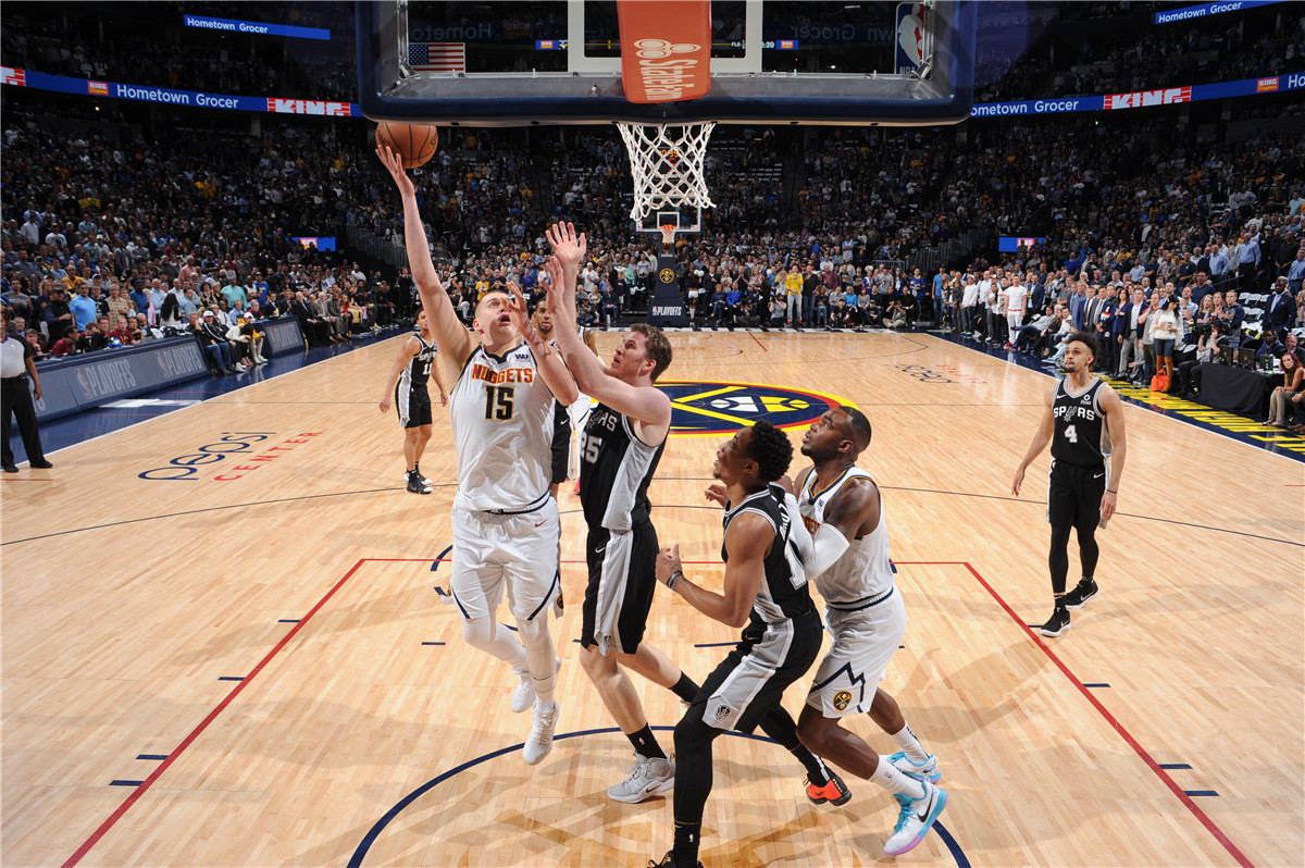 里尔球员敢打敢拼，夺得关键胜利