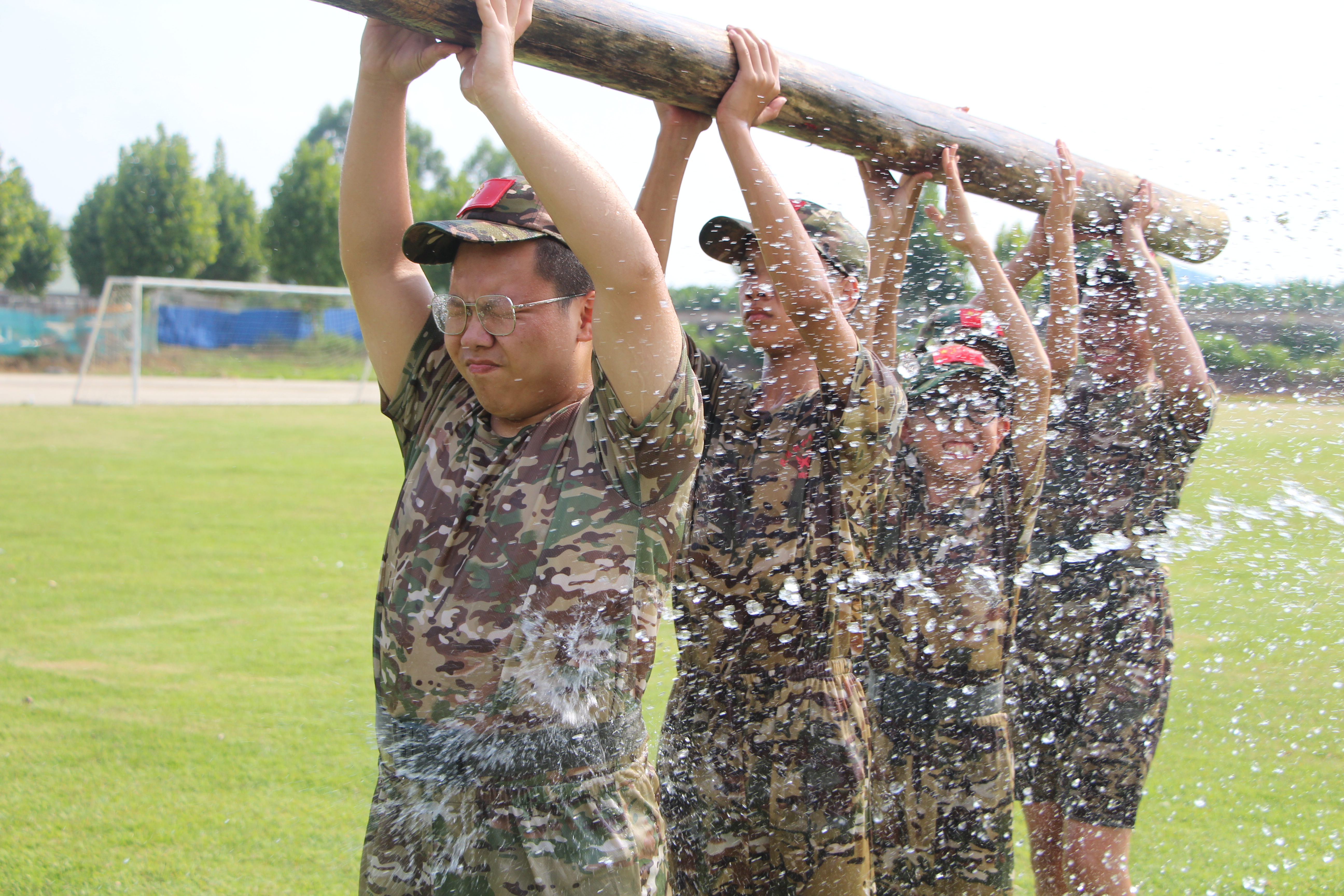 关于运动员们百炼成钢，不怕困难挑战的信息