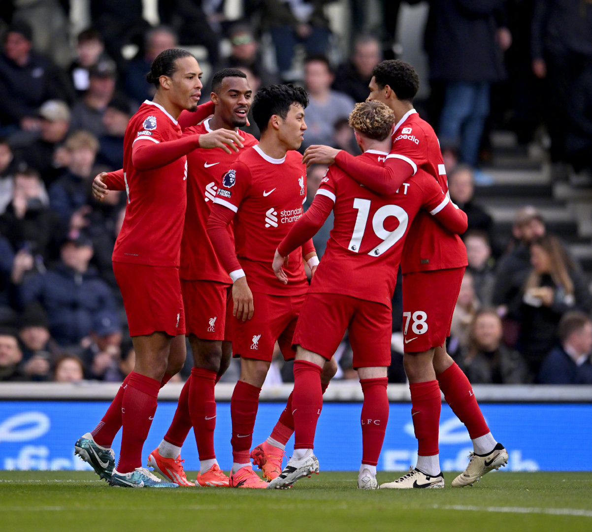 利物浦主场大胜富勒姆，重返领先位置的简单介绍