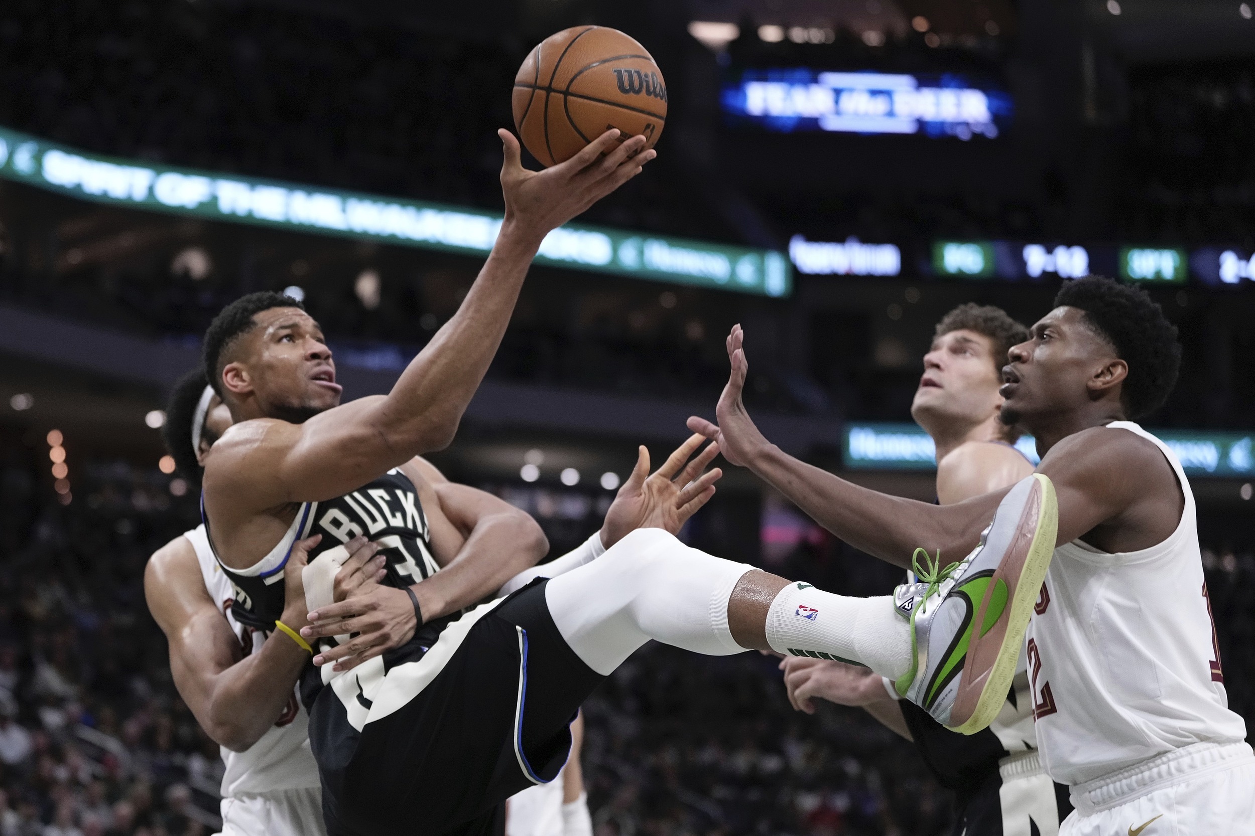 关于雄鹿B队绝地反击巴西男篮,库里制霸全场的信息 关于雄鹿B队绝地反击巴西男篮,库里制霸全场的信息