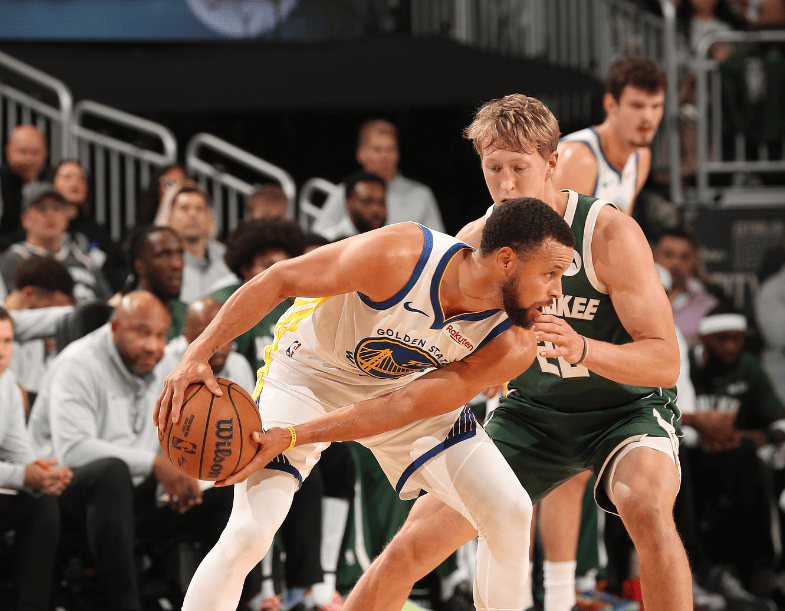 关于雄鹿B队绝地反击巴西男篮,库里制霸全场的信息 关于雄鹿B队绝地反击巴西男篮,库里制霸全场的信息