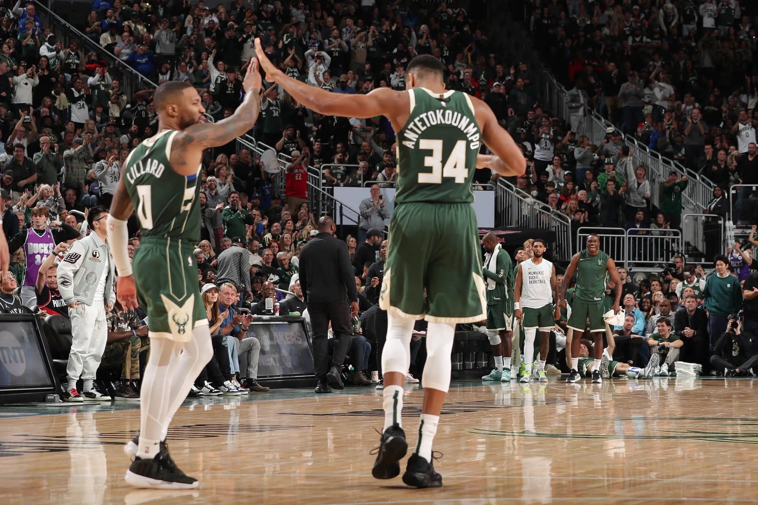 火箭轻取雄鹿B队，哈登送出助攻