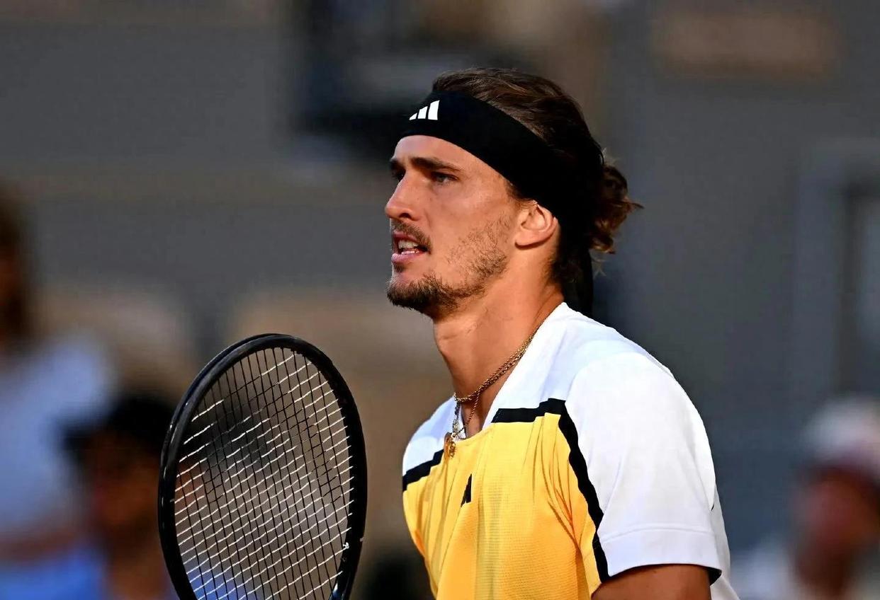 法国网球队险胜西班牙网球队，兹维列夫高光表现的简单介绍