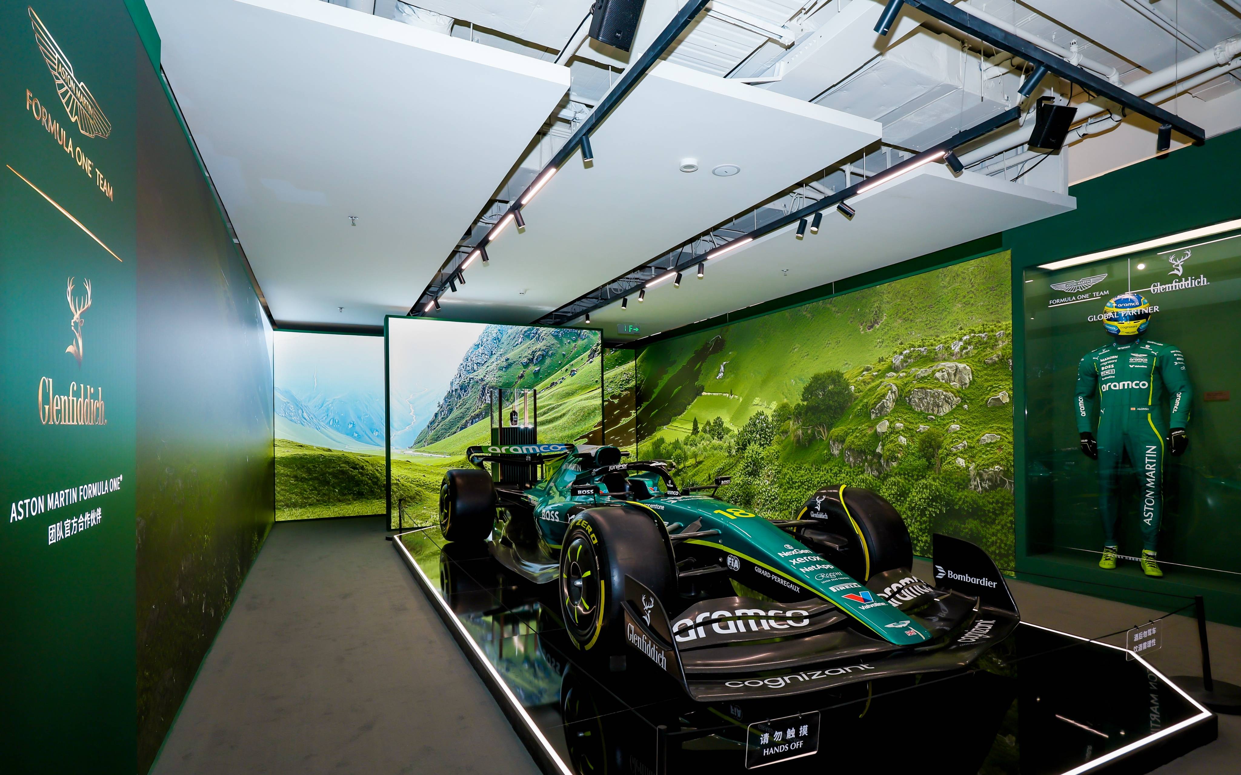 包含红牛车队横扫阿斯顿马丁，皮亚斯特里惊艳四座的词条