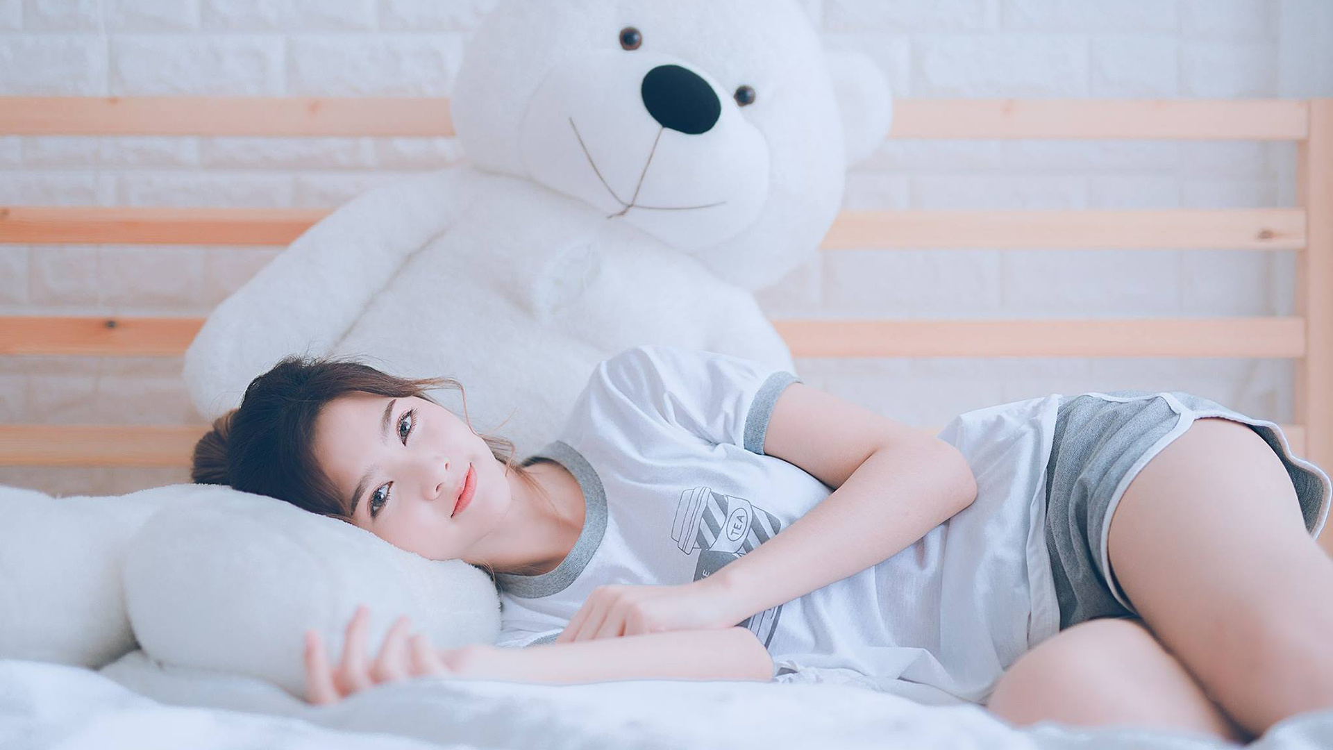 克瓦拉茨赫利亚持续制造杀伤,加拿大战术压制几内亚—现代足球的战术博弈缩影