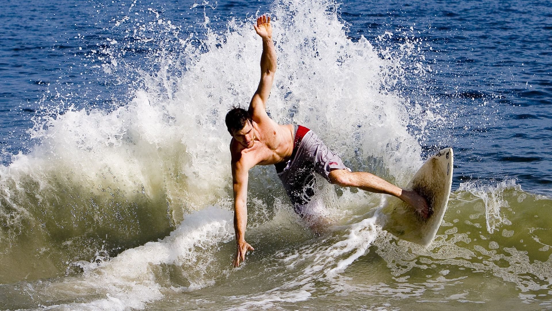 从福克斯爆发到体系胜利,深圳队如何全面压制凯尔特人式篮球