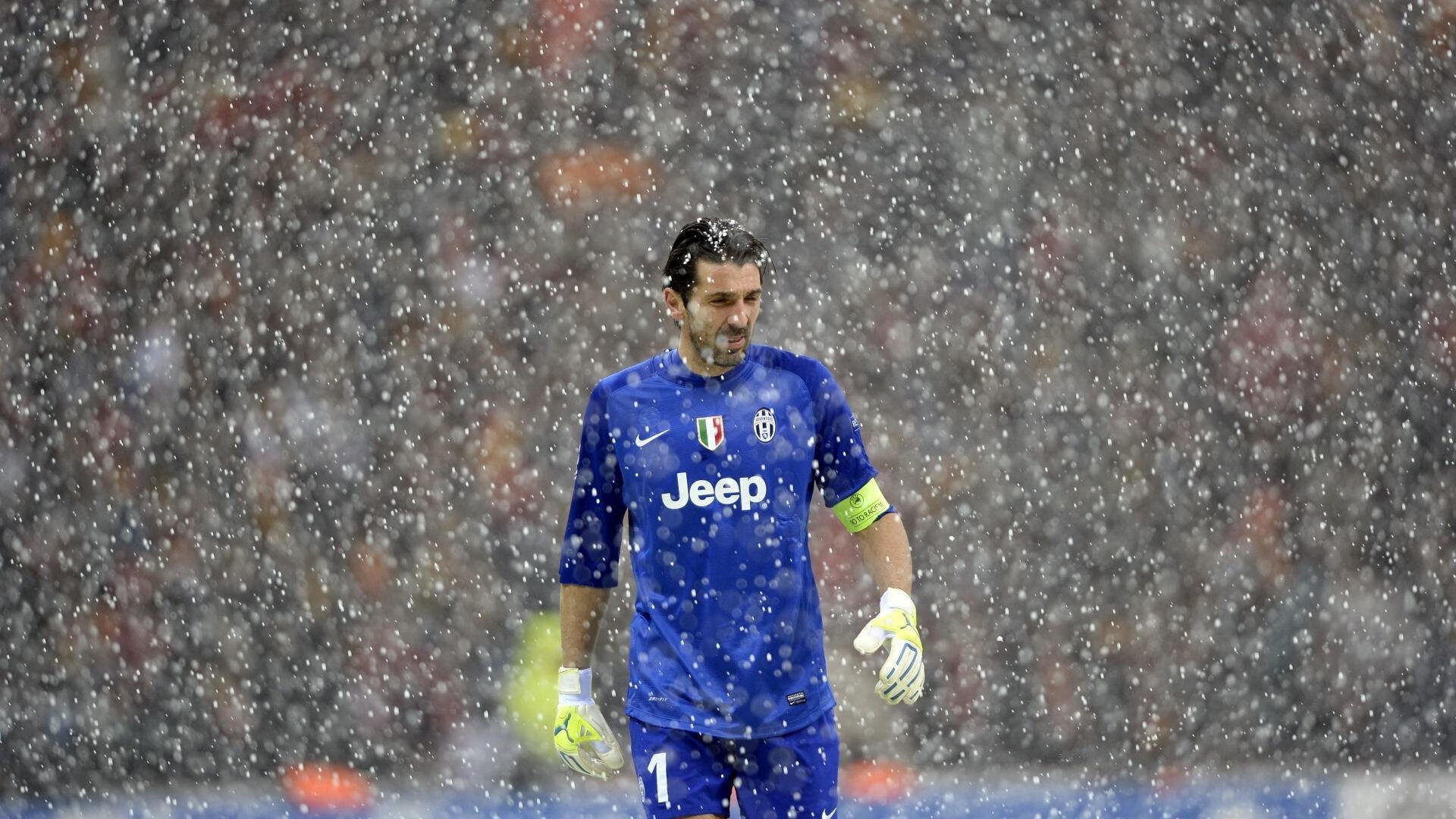 赛道与绿茵的交响,劳塔罗的持续杀伤哲学如何点亮F1争冠之夜