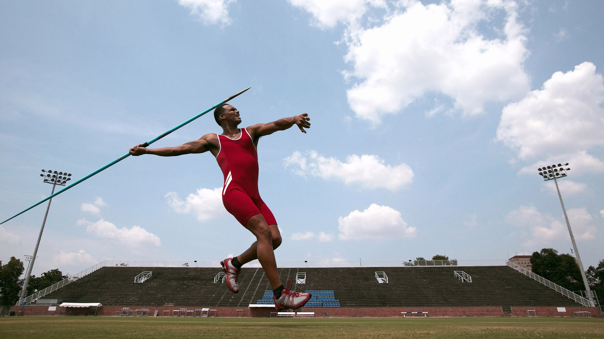赛道与球场,哈利伯顿的生死战与F1年度争冠的奇妙共鸣